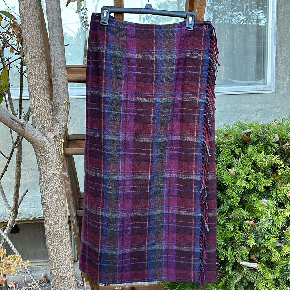 Excellent used condition plaid wool Talbots skirt 12 lined w adjustable buttons
